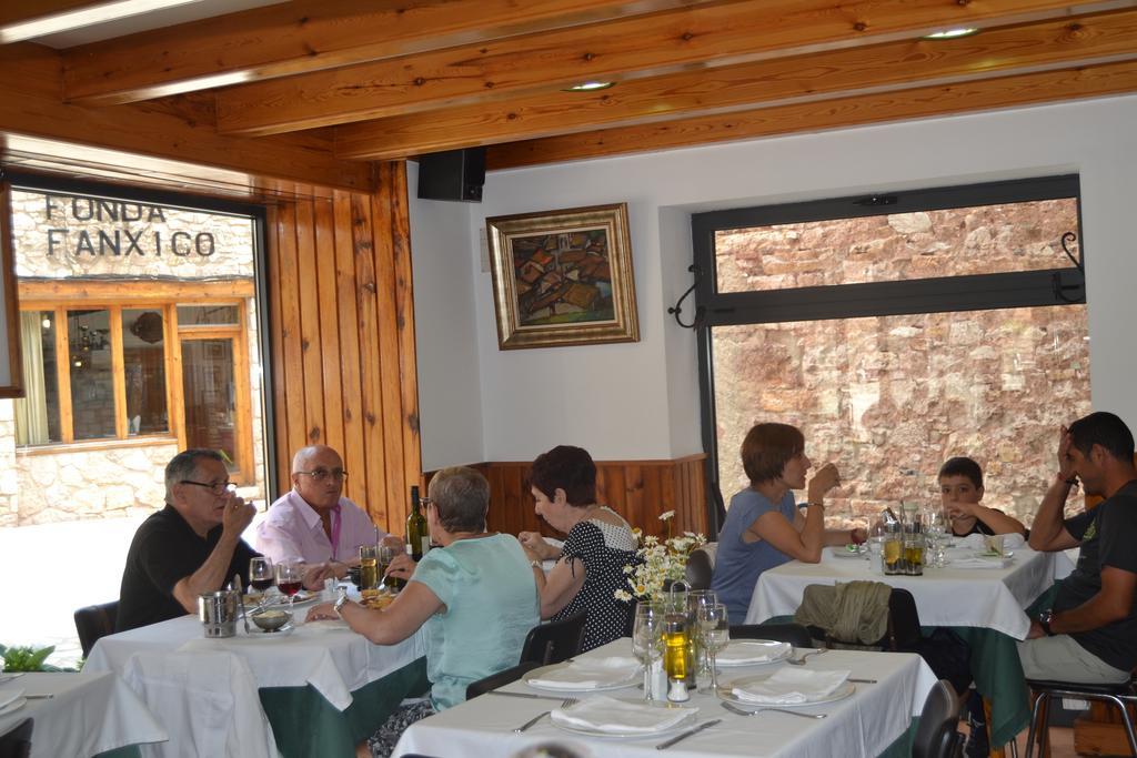 Hostal La Muntanya Castellar De N'Hug Exterior foto